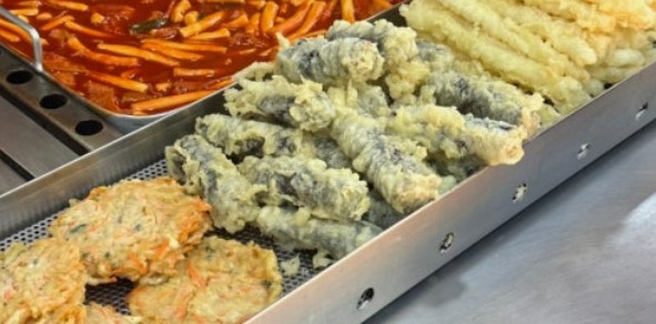 Twigim — assorted Korean fried snacks served alongside tteokbokki for dunking